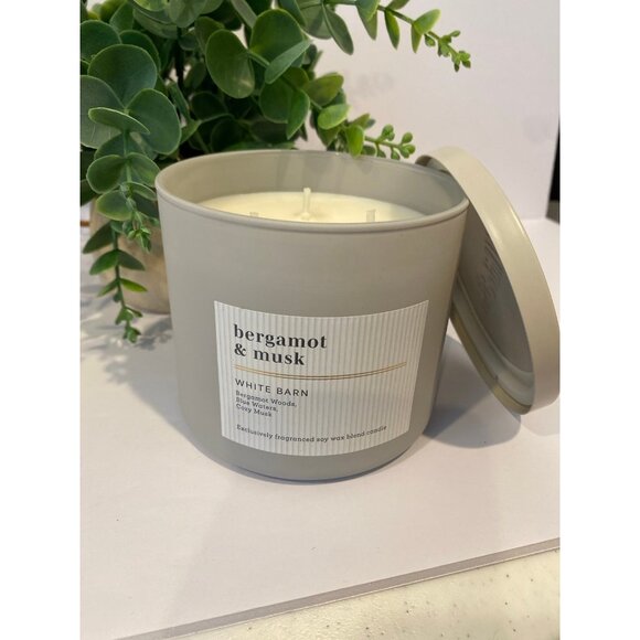 Bath & Body Works White Barn “Bergamot & Musk” New 3 Wick Candle - Picture 1 of 5